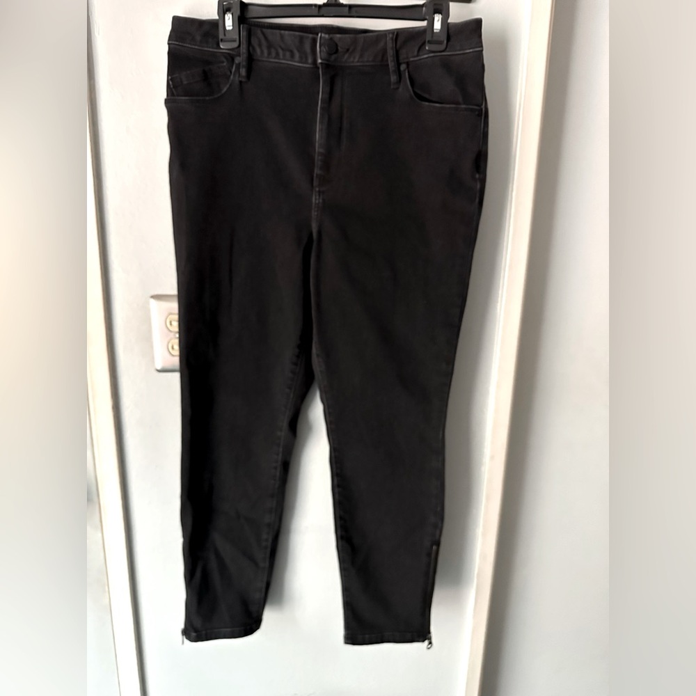 Women’s black skinny ankle jeans